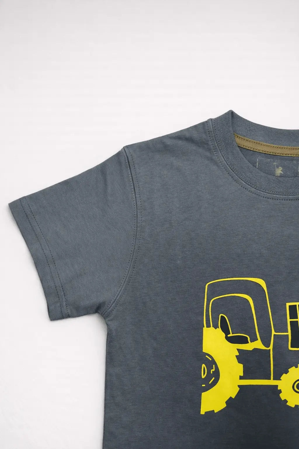 Boys grey tractor printed t-shirt side view soft cotton kids wear — MiMo Pakistan